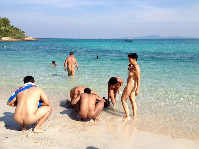 Goli nudisticka ljudi plaza blog.unrulymedia.com •